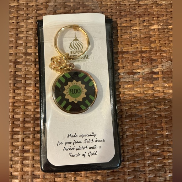 Vintage TRUMP Taj Mahal Atlantic City Vintage Keychain Purse Charm Collectible - Picture 5 of 5
